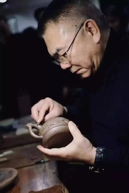 文化紫砂大师作品展";2018年6月参加"风华正茂